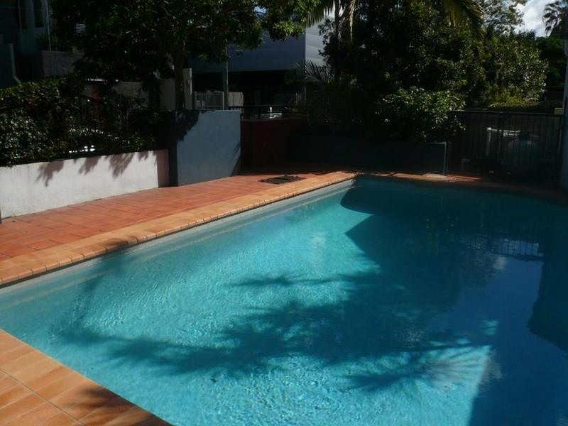 9 Newstead Avenue, Newstead QLD 4006