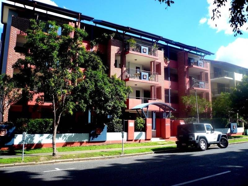 9 Newstead Avenue, Newstead QLD 4006