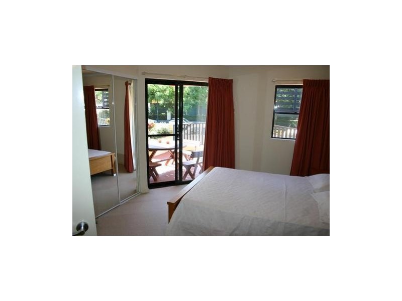 15 Newstead Avenue, Newstead QLD 4006