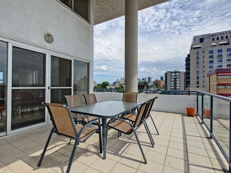 19 Thorn Street, Kangaroo Point QLD 4169