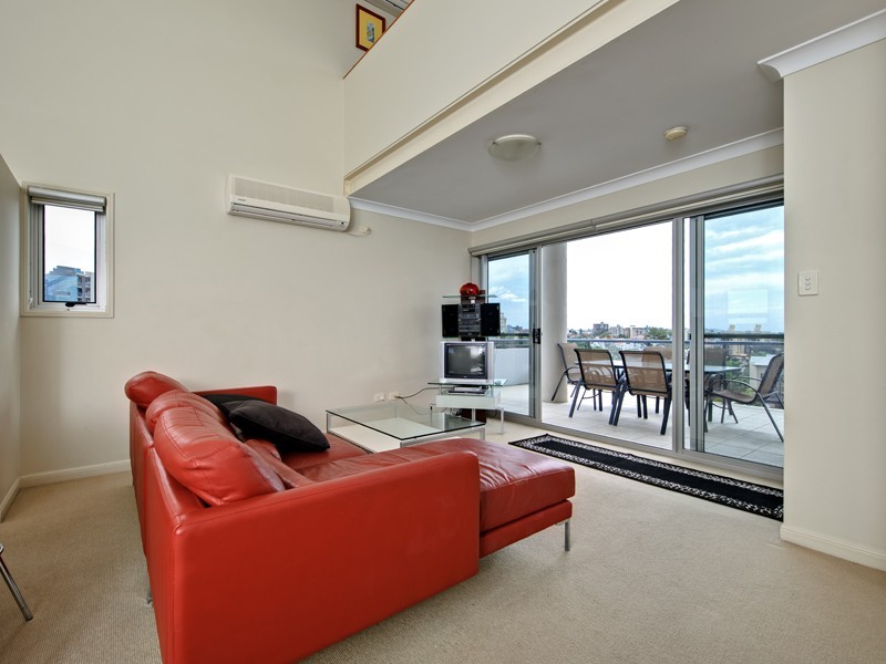 19 Thorn Street, Kangaroo Point QLD 4169