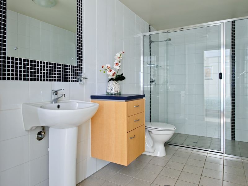 19 Thorn Street, Kangaroo Point QLD 4169