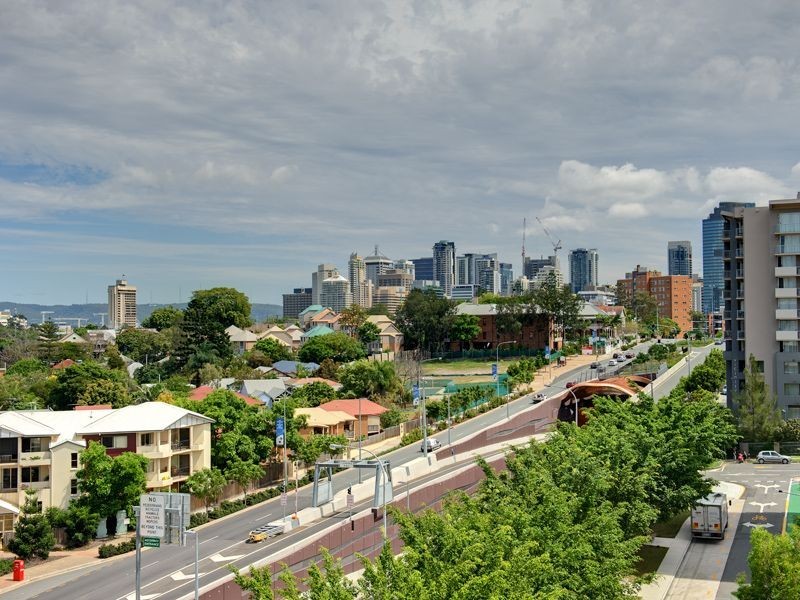 19 Thorn Street, Kangaroo Point QLD 4169