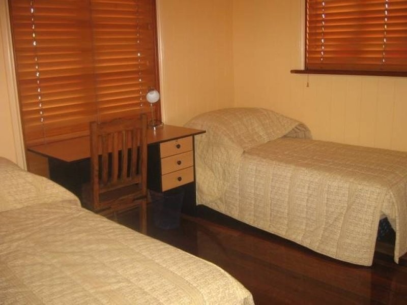 11 Kent Road, Wooloowin QLD 4030