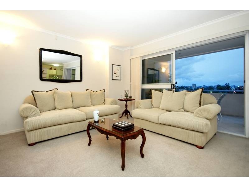 2 Bishop Street, St Lucia QLD 4067