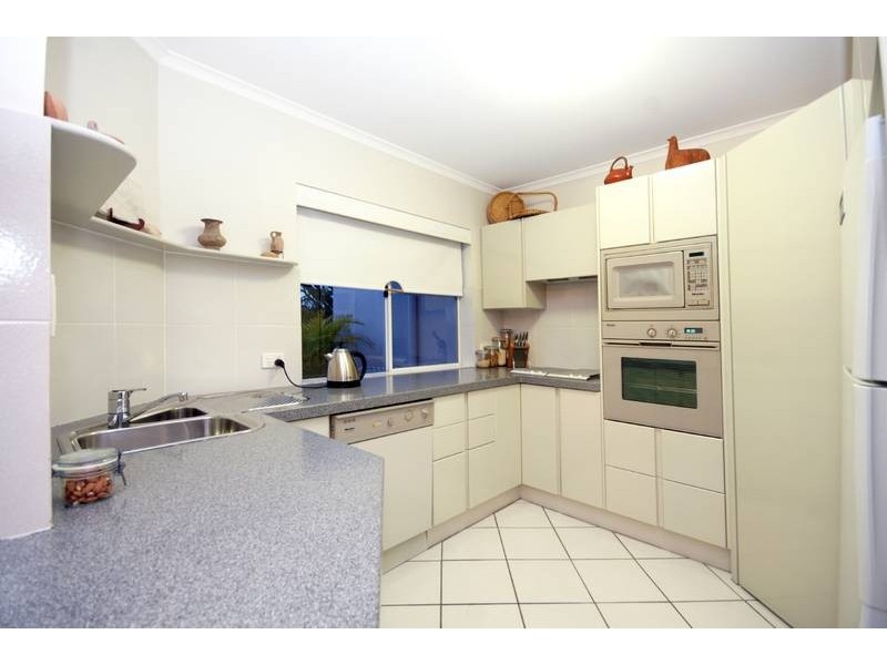 2 Bishop Street, St Lucia QLD 4067