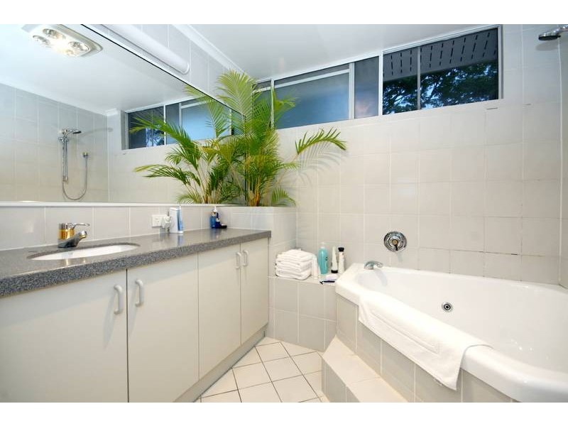 2 Bishop Street, St Lucia QLD 4067