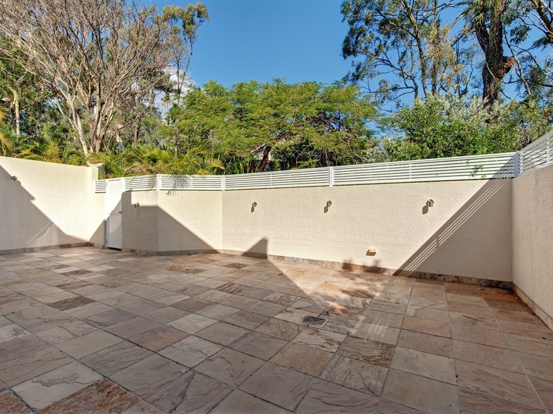 2 Bishop Street, St Lucia QLD 4067