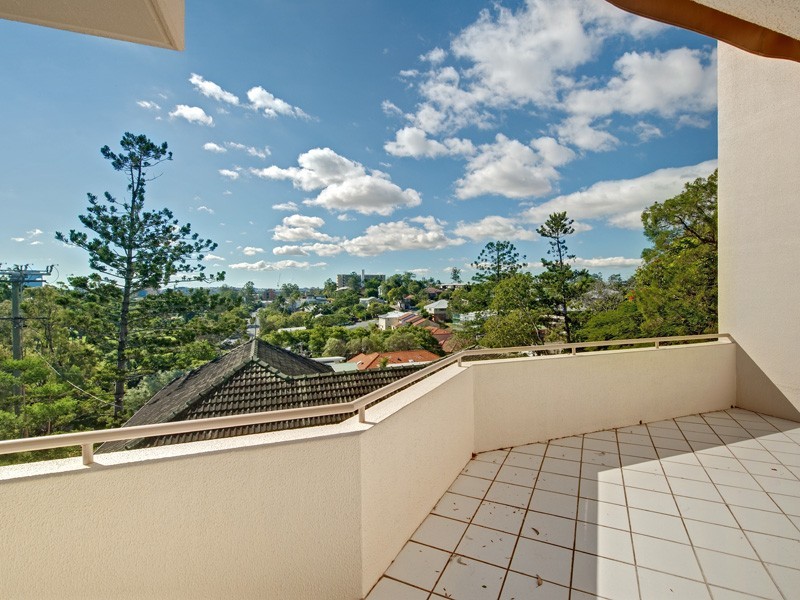 2 Bishop Street, St Lucia QLD 4067