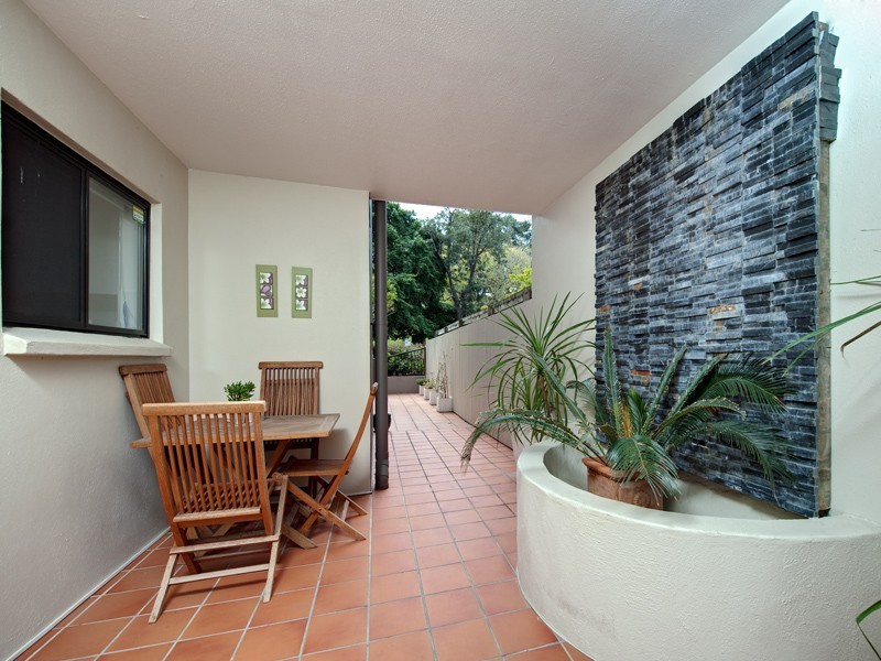 2/9 Newstead Ave, Newstead QLD 4006