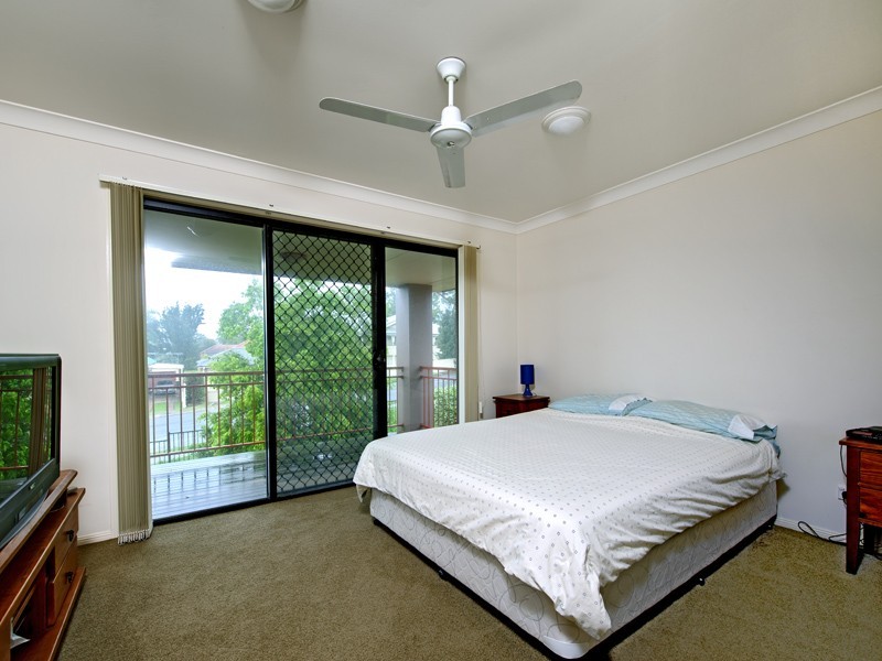 300 Cliveden Avenue, Corinda QLD 4075