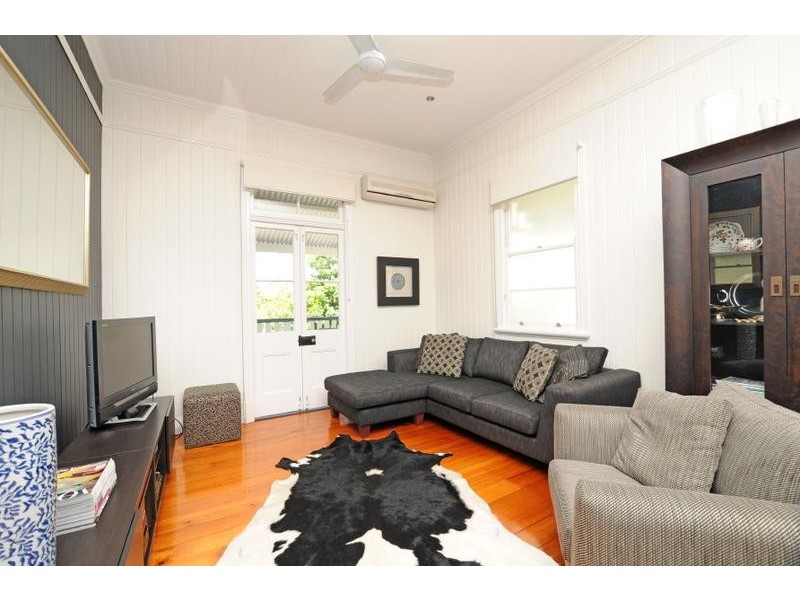 10 Barker Street, East Brisbane QLD 4169