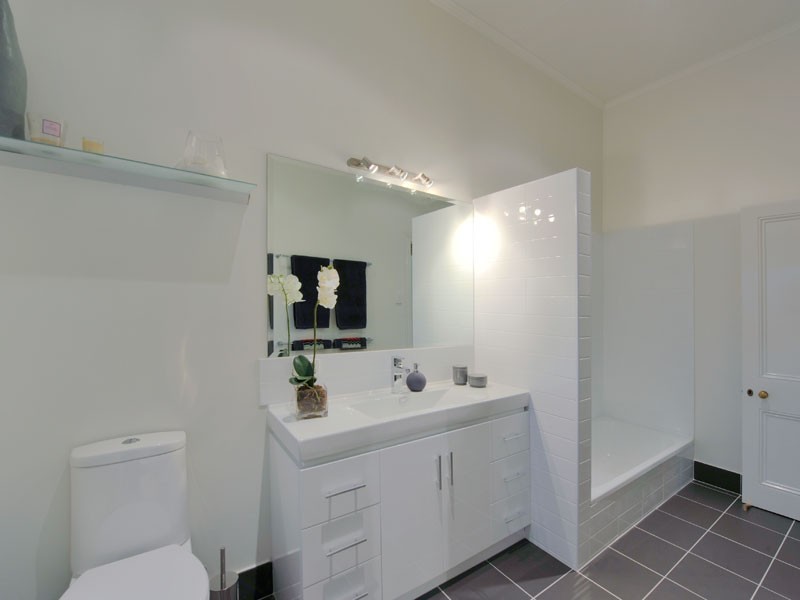 10 Barker Street, East Brisbane QLD 4169