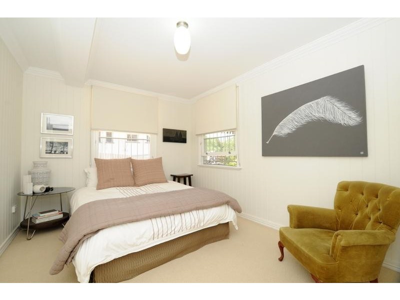 10 Barker Street, East Brisbane QLD 4169