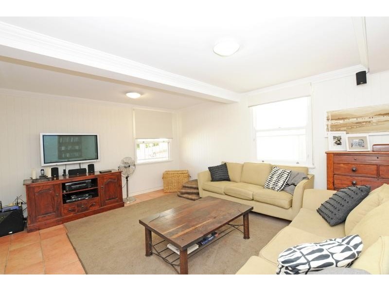 10 Barker Street, East Brisbane QLD 4169