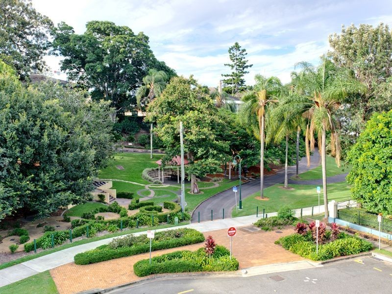 15 Newstead Ave, Newstead QLD 4006