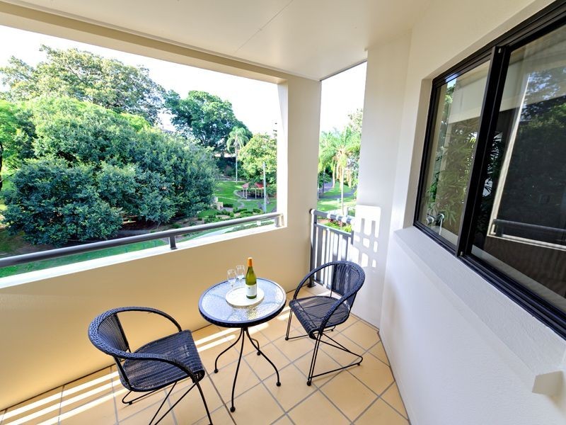 15 Newstead Ave, Newstead QLD 4006