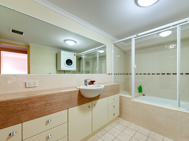 15 Newstead Ave, Newstead QLD 4006