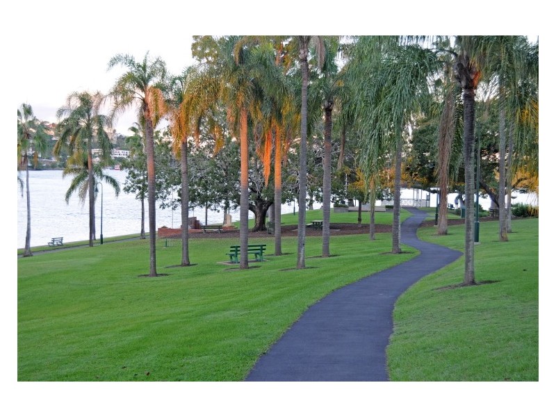 15 Newstead Ave, Newstead QLD 4006