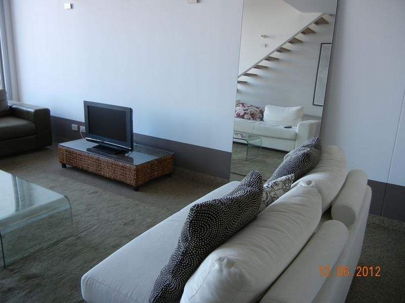 8 Skyring Tce, Teneriffe QLD 4005