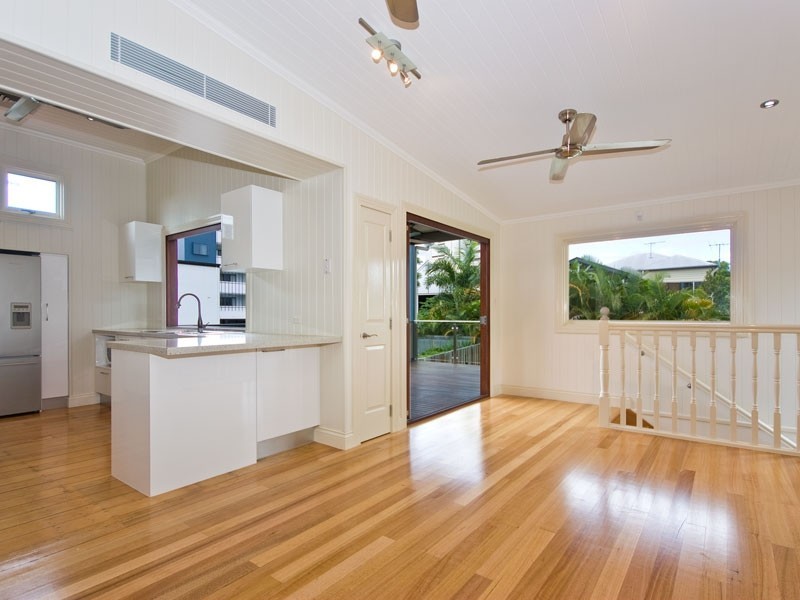 26 Walmsley St, Kangaroo Point QLD 4169