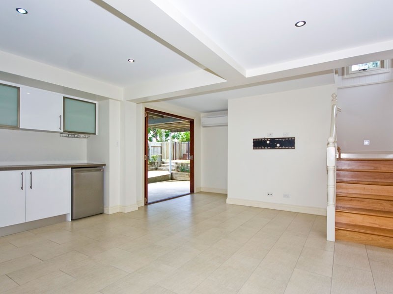 26 Walmsley St, Kangaroo Point QLD 4169