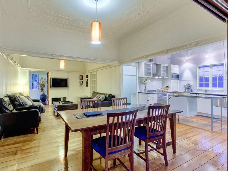 33 Macrossan Ave, Norman Park QLD 4170