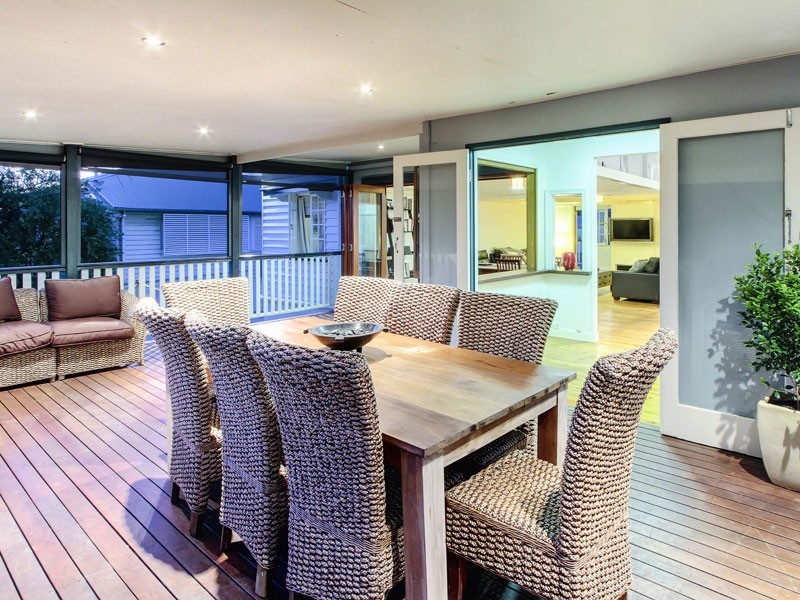 33 Macrossan Ave, Norman Park QLD 4170