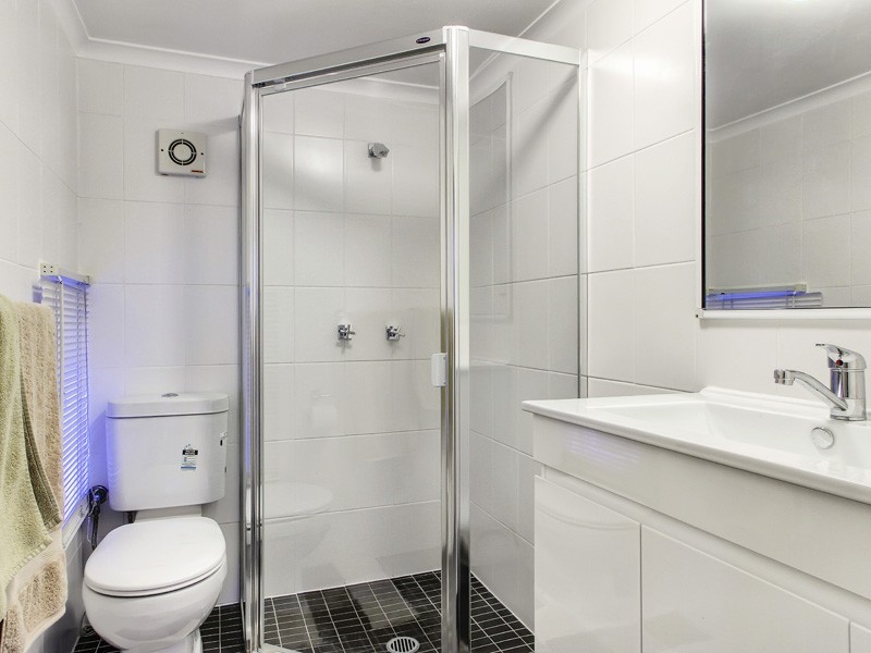 33 Macrossan Ave, Norman Park QLD 4170