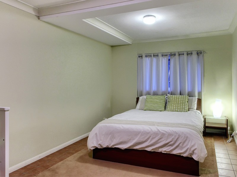 33 Macrossan Ave, Norman Park QLD 4170