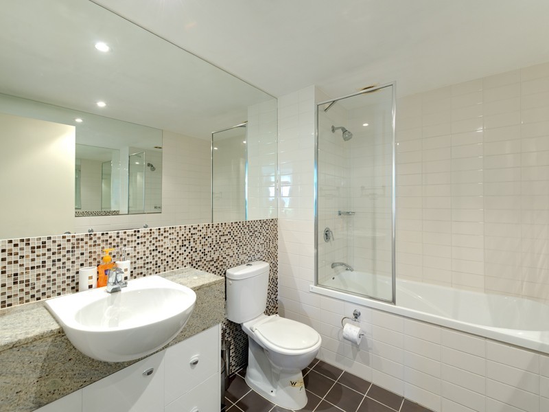 1 Newstead Avenue, Newstead QLD 4006
