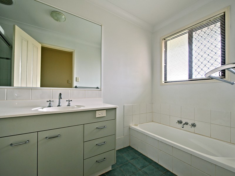 300 Clivedon Avenue, Corinda QLD 4075