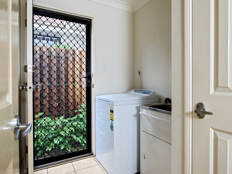 300 Clivedon Avenue, Corinda QLD 4075