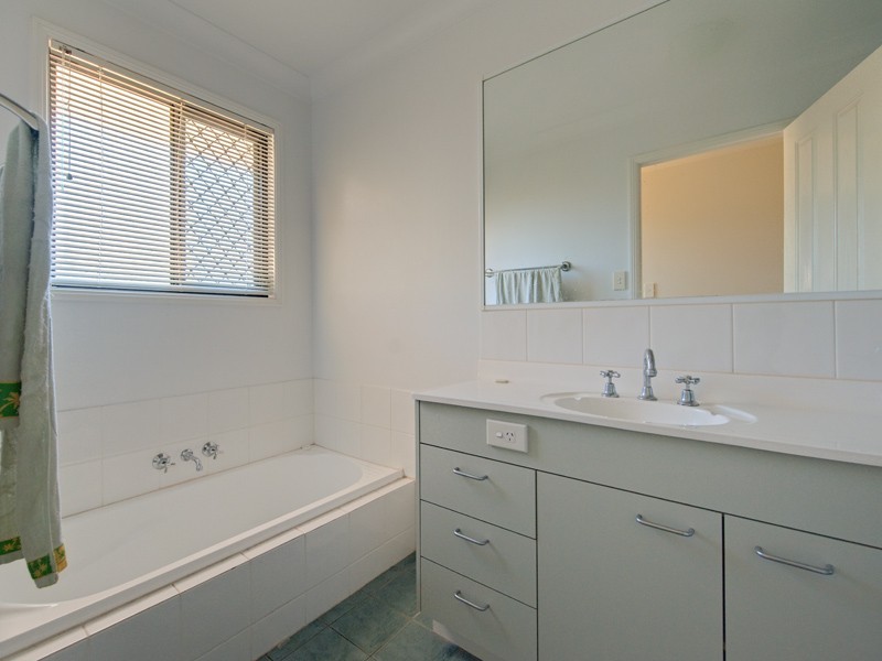 300 Clivedon Avenue, Corinda QLD 4075