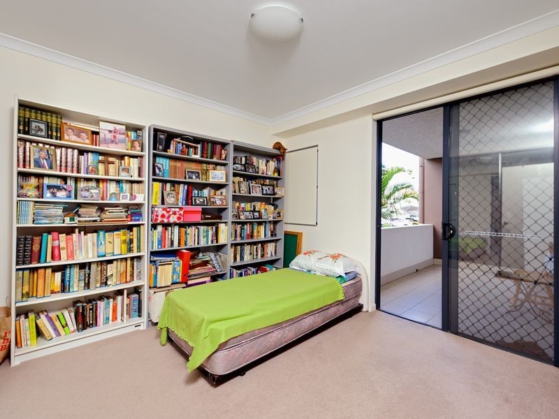 38 Brougham Street, Fairfield QLD 4103