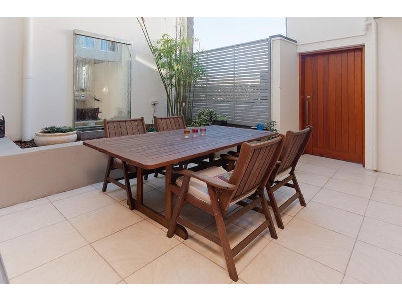 15 Halford St, Newstead QLD 4006