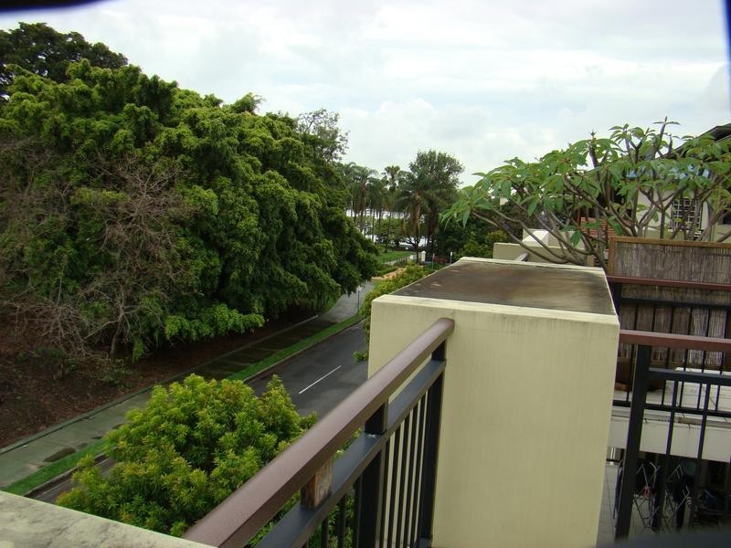 1 Newstead Avenue, Newstead QLD 4006