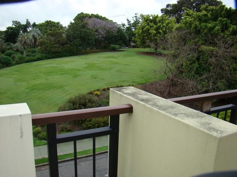1 Newstead Avenue, Newstead QLD 4006