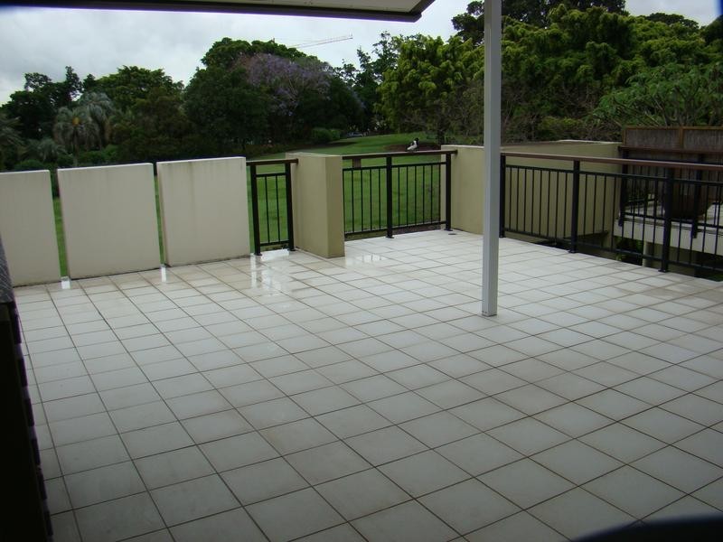 1 Newstead Avenue, Newstead QLD 4006