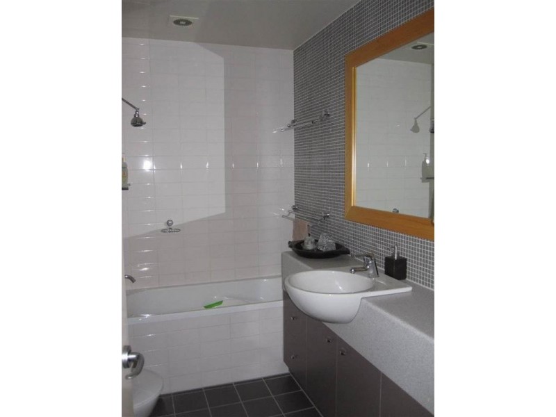 1 Newstead Avenue, Newstead QLD 4006