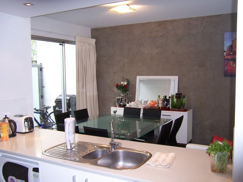 01 Ella Street, Newstead QLD 4006