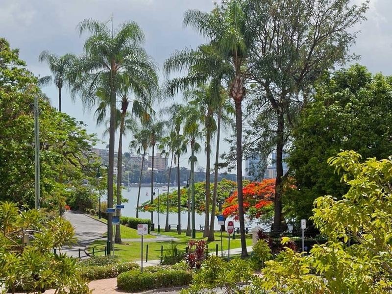 9 Newstead Avenue, Newstead QLD 4006