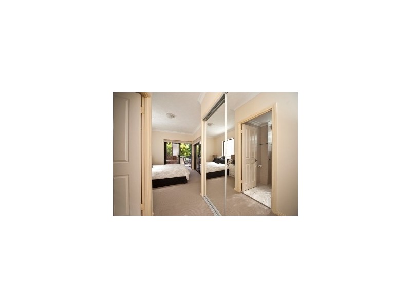 9 Newstead Avenue, Newstead QLD 4006