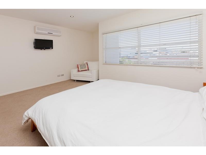 24 Wandoo Street, Newstead QLD 4006