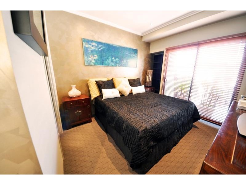 110 Commercial Road, Teneriffe QLD 4005