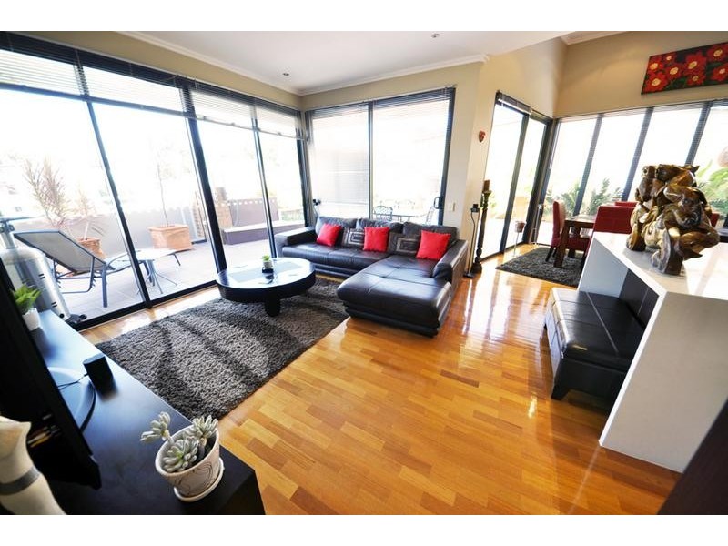 110 Commercial Road, Teneriffe QLD 4005