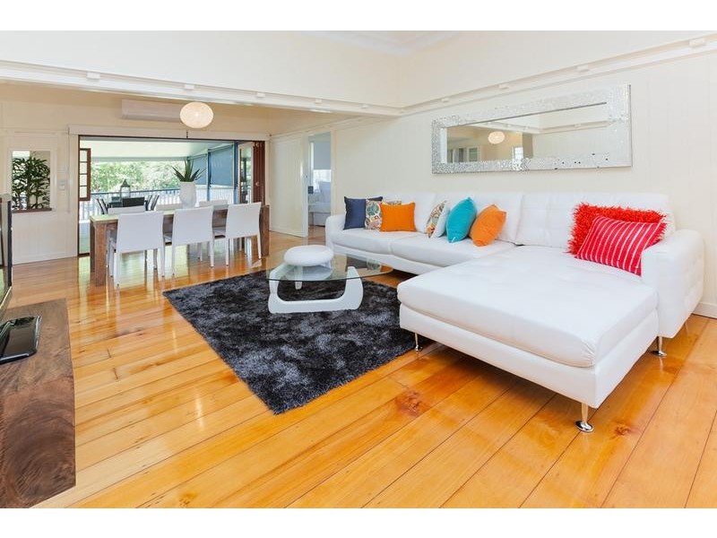 33 Macrossan Avenue, Norman Park QLD 4170