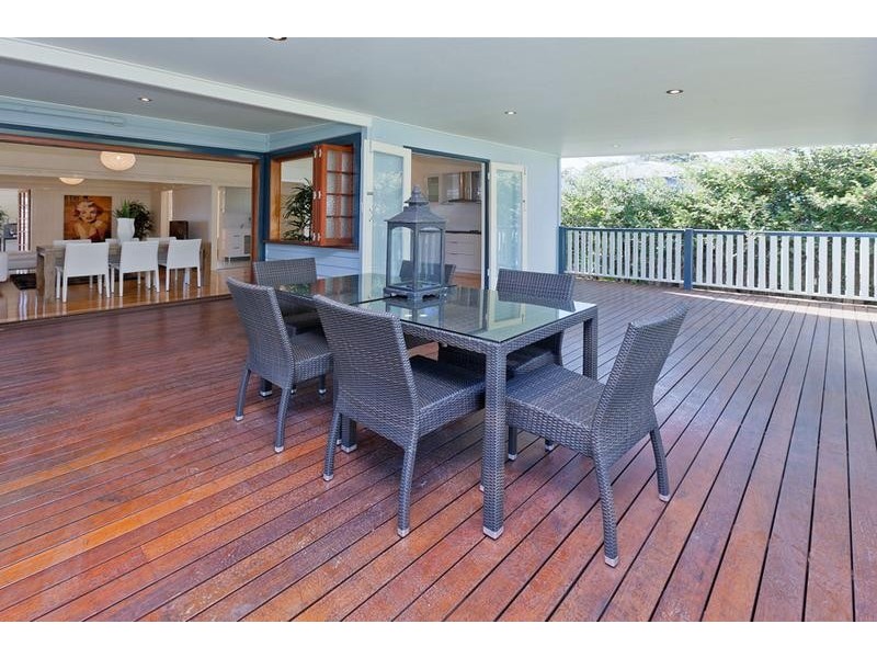 33 Macrossan Avenue, Norman Park QLD 4170