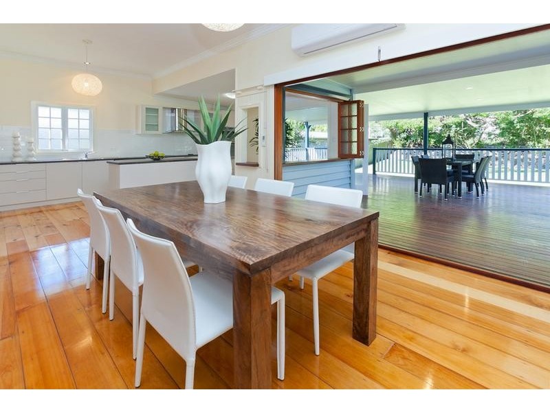 33 Macrossan Avenue, Norman Park QLD 4170