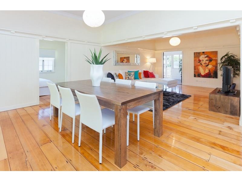 33 Macrossan Avenue, Norman Park QLD 4170